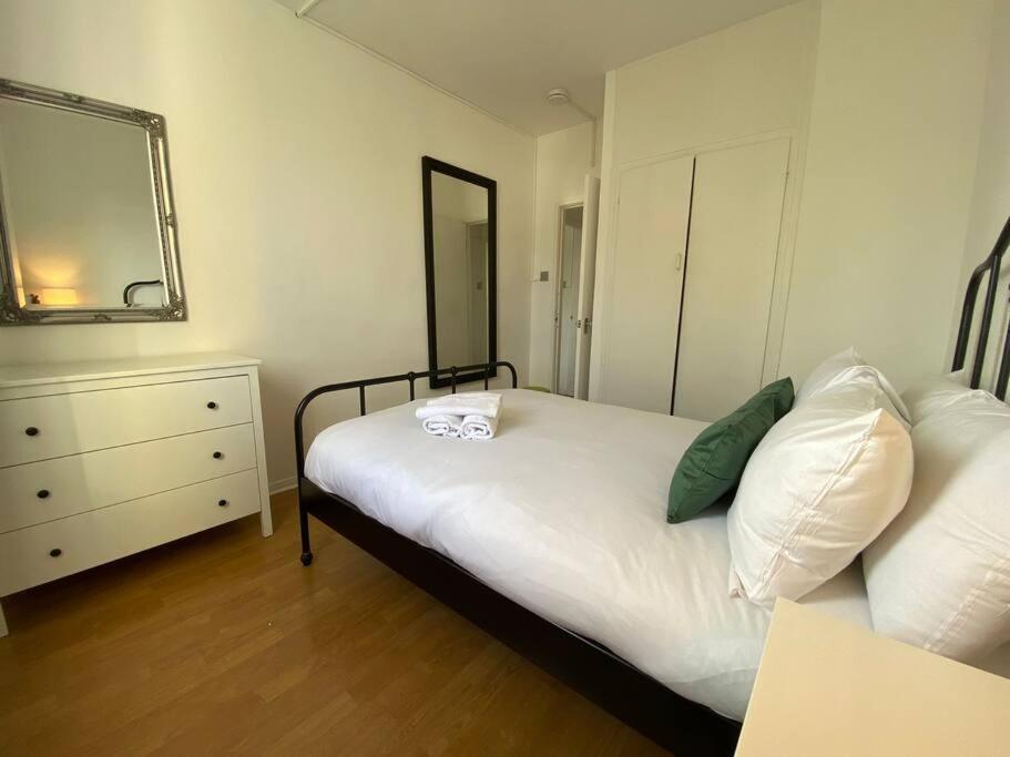 Appartamento Charming Retreat In Pimlico Londra Esterno foto
